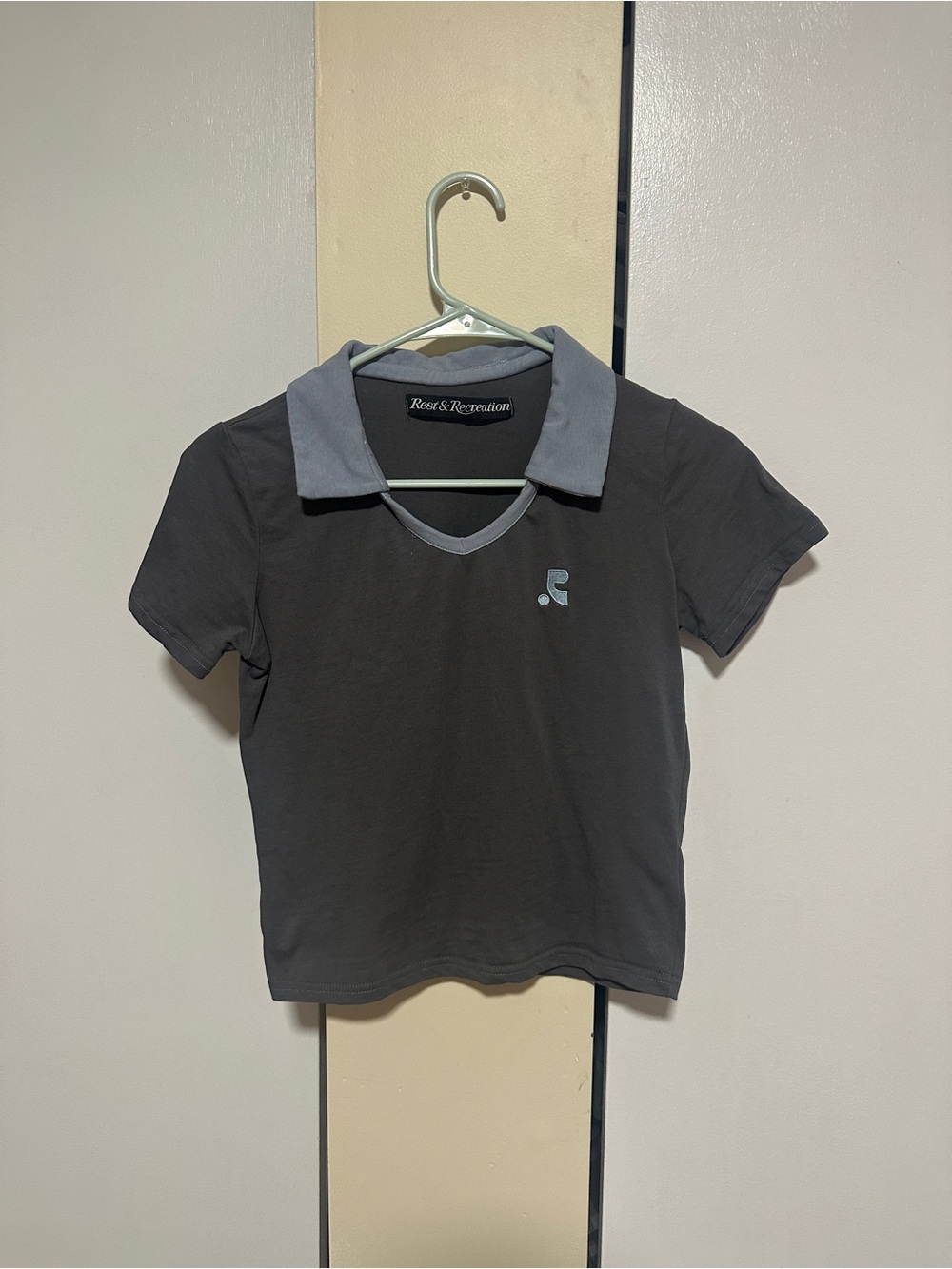 Women's Short Sleeve Tank Top - Charcoal with Gray Collar